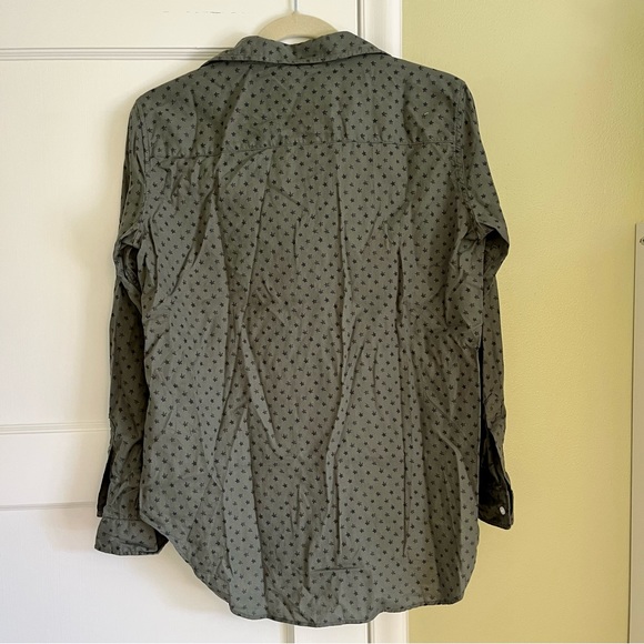 Green with blue stars button up shirt | Brand: Frank & Eileen | SIZE S - Picture 2 of 3